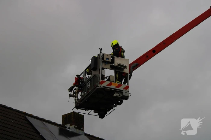 Brand in schoorsteen snel gedoofd
