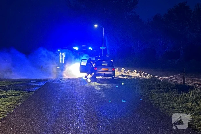 Auto verwoest door brand
