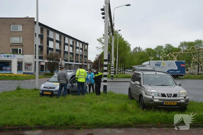 Voetganger aangetikt door autospiegel