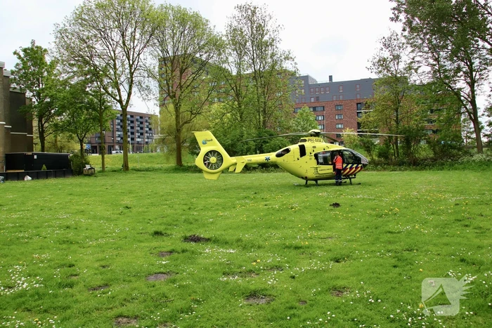 Traumahelikopter landt na steekpartij