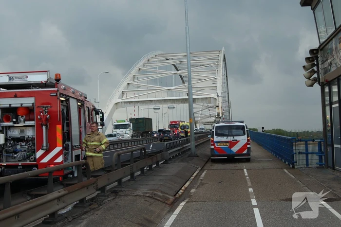 Veel file en wegafsluiting door autobrand