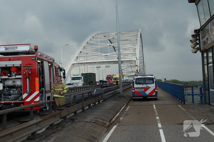 Veel file en wegafsluiting door autobrand
