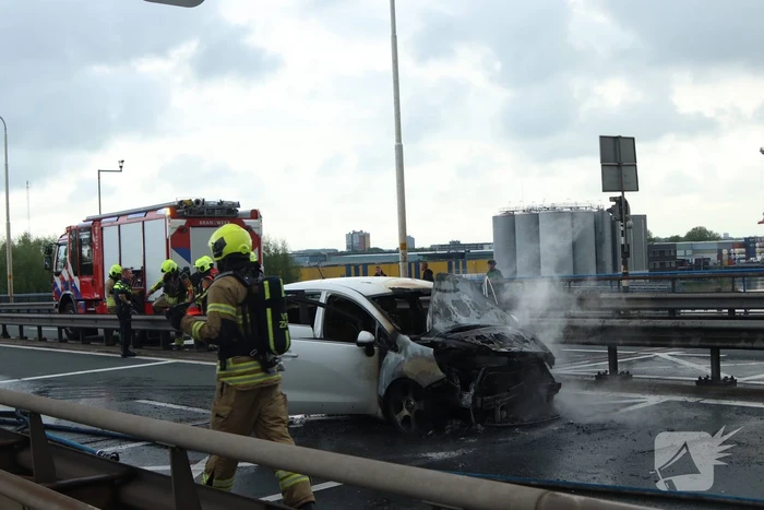 Veel file en wegafsluiting door autobrand