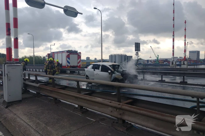 Veel file en wegafsluiting door autobrand