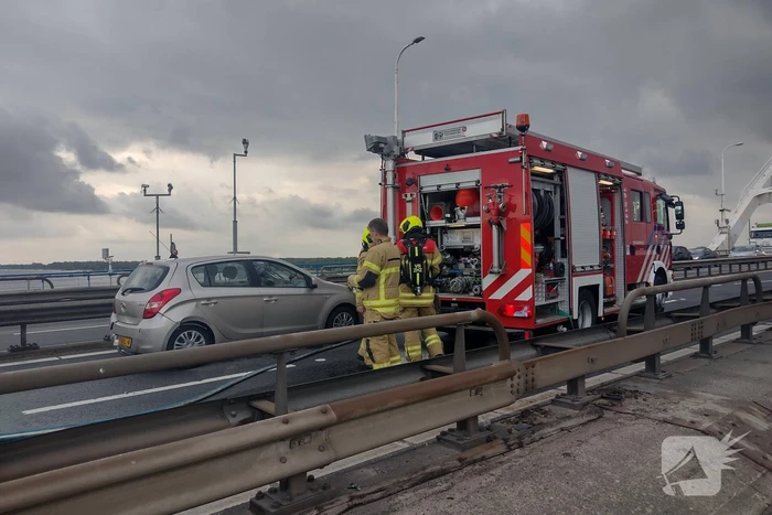 Veel file en wegafsluiting door autobrand