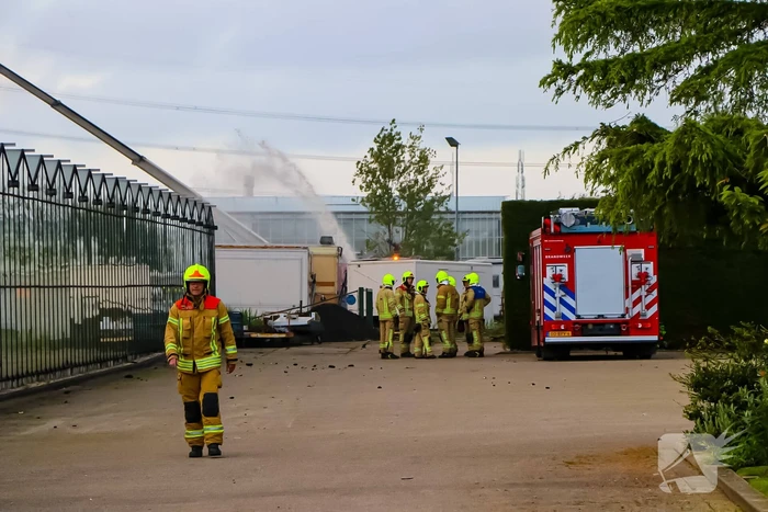 Grote rookwolken bij zeer grote industriebrand