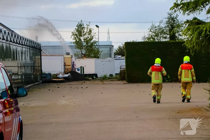 Grote rookwolken bij zeer grote industriebrand
