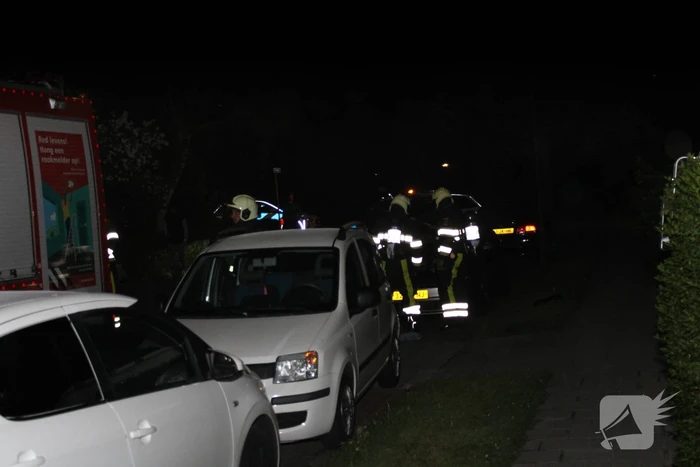 Brand in motorcompartiment van auto