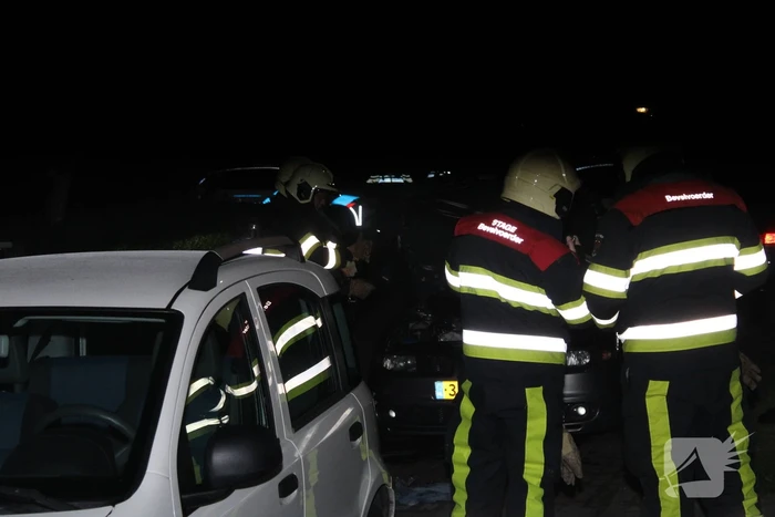 Brand in motorcompartiment van auto
