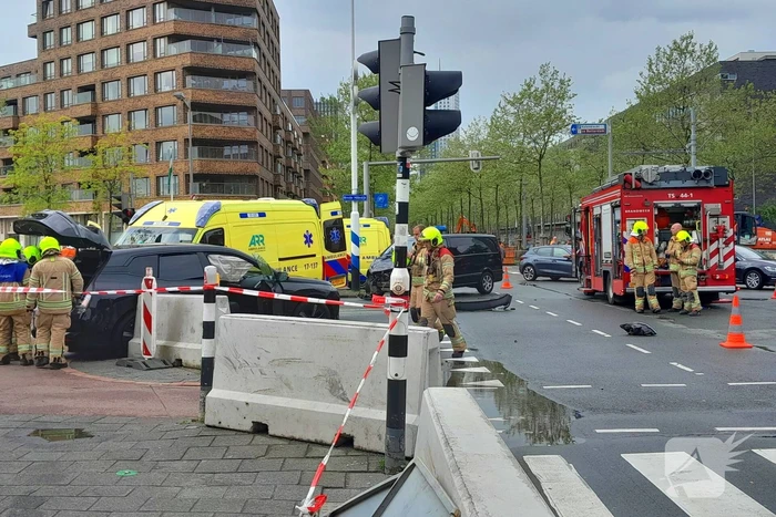 Ravage op de weg: ambulance, bestelbus en auto betrokken bij ernstig ongeval