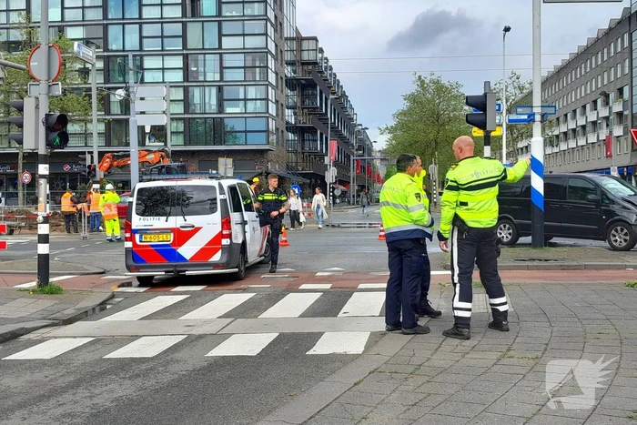 Ravage op de weg: ambulance, bestelbus en auto betrokken bij ernstig ongeval