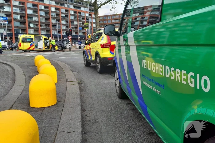 Ravage op de weg: ambulance, bestelbus en auto betrokken bij ernstig ongeval