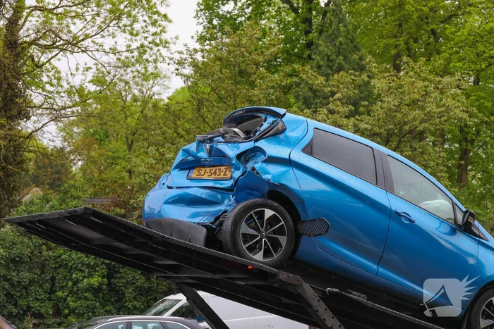 Flinke schade en gewonden bij kop-staart botsing