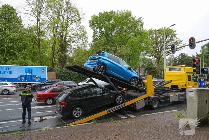 Flinke schade en gewonden bij kop-staart botsing