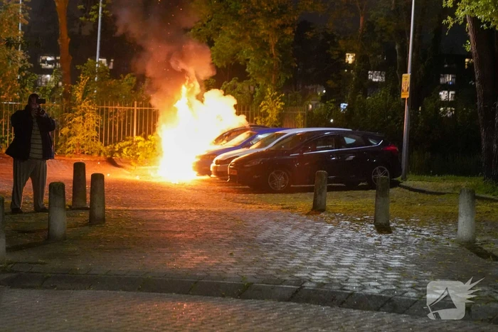 Auto volledig afgebrand in parkeervak