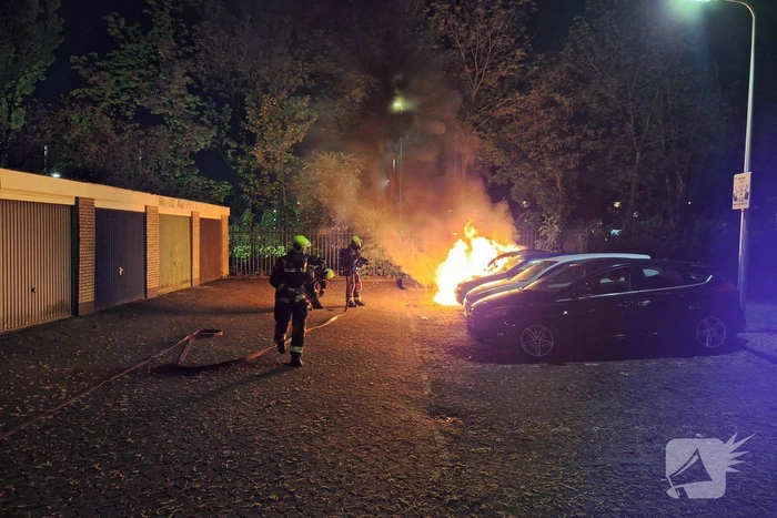 Auto volledig afgebrand in parkeervak