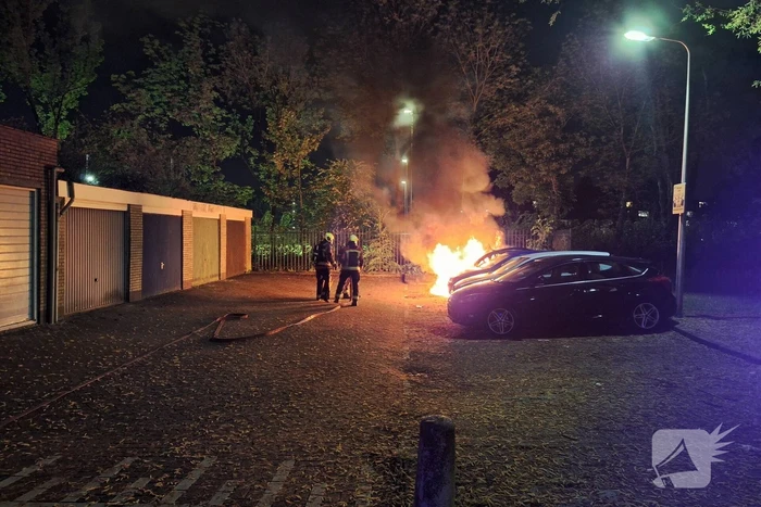 Auto volledig afgebrand in parkeervak