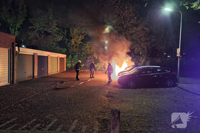 Auto volledig afgebrand in parkeervak