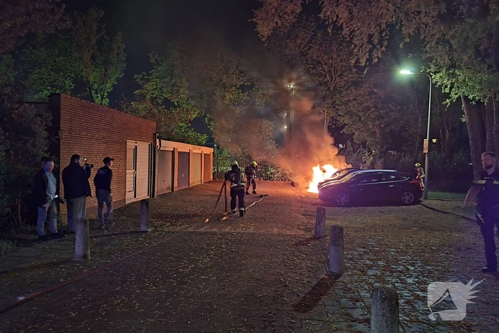 Auto volledig afgebrand in parkeervak