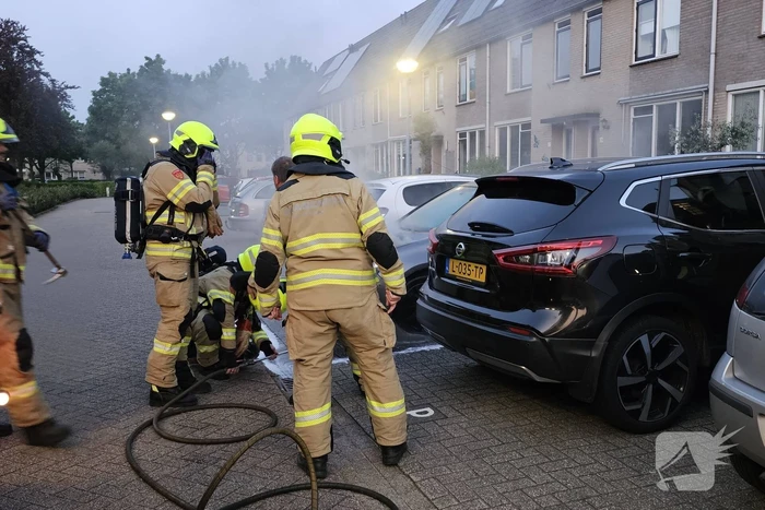 Geparkeerde auto verwoest door brand