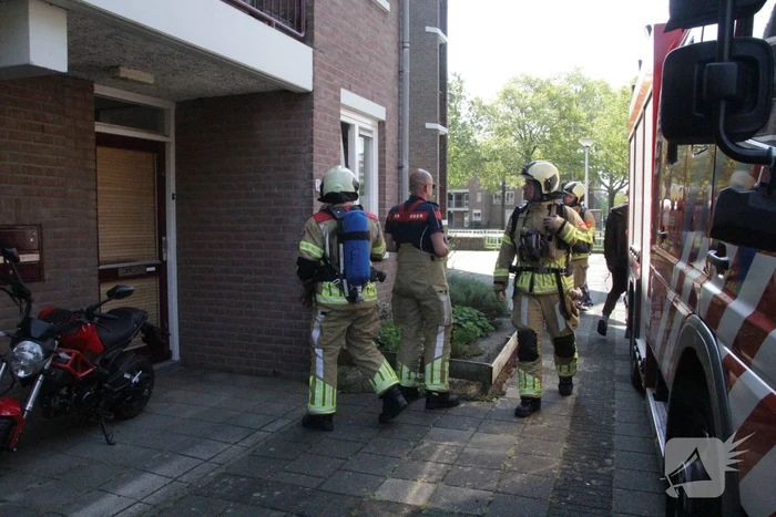 Pan op kookplaat vat vlam