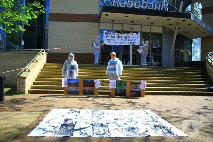 Klimaatactivisten voeren actie bij Rabobank