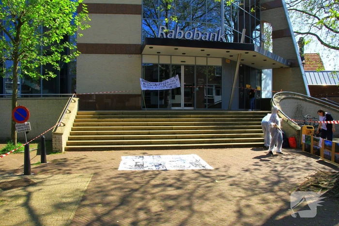 Klimaatactivisten voeren actie bij Rabobank