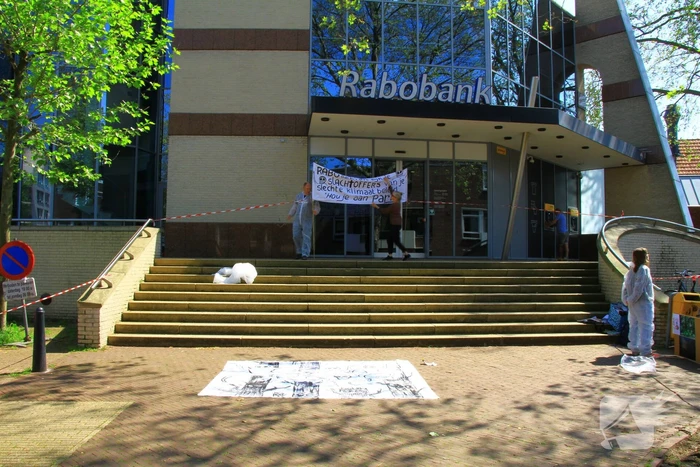 Klimaatactivisten voeren actie bij Rabobank