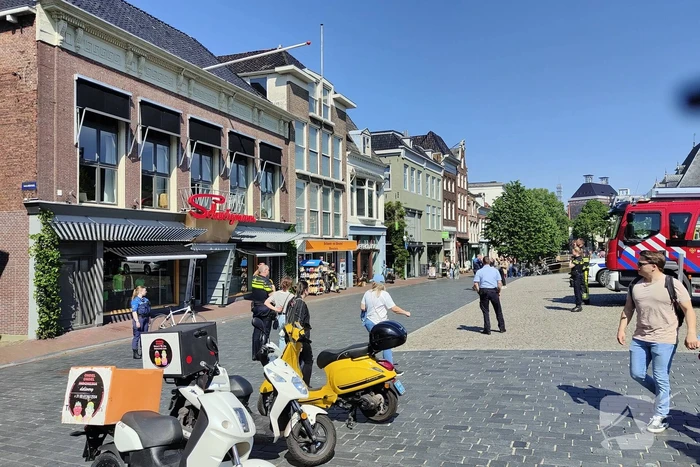 Brandweer verricht onderzoek wegens vreemde lucht