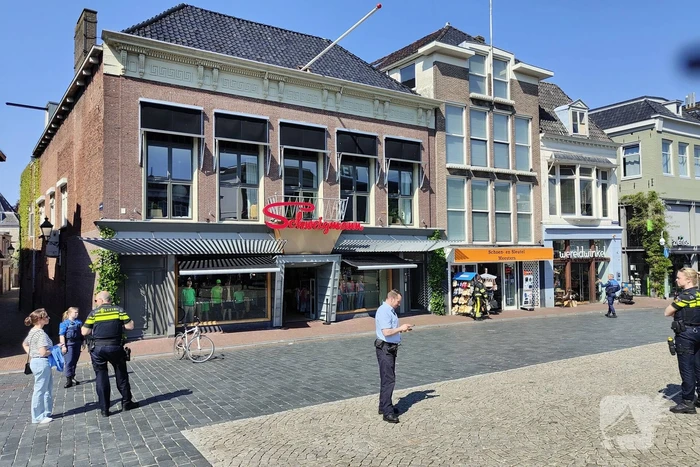 Brandweer verricht onderzoek wegens vreemde lucht