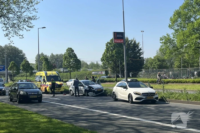 Flinke schade bij botsing personenauto's