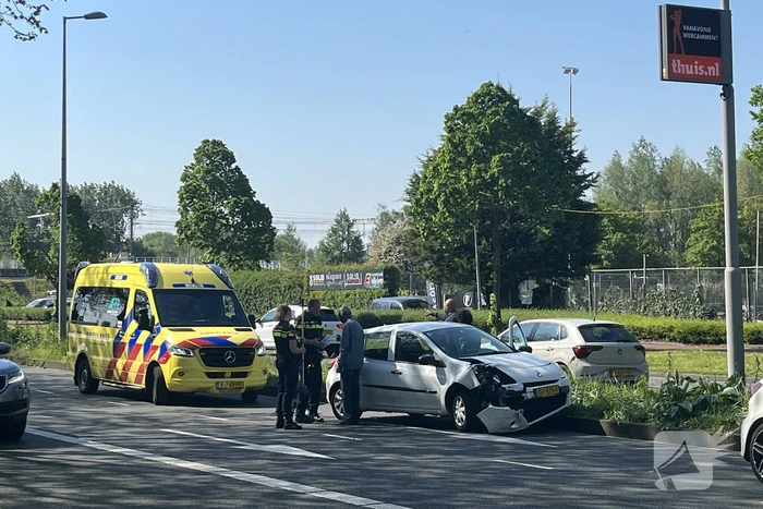 Flinke schade bij botsing personenauto's