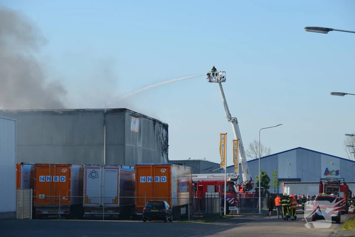 Zeer grote brand in loods