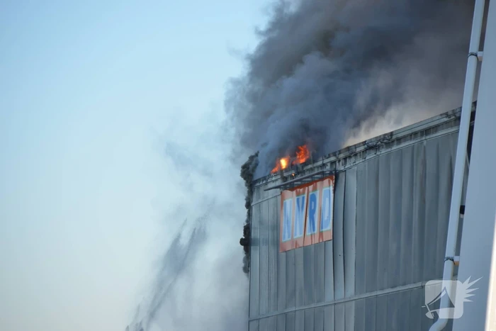 Zeer grote brand in loods
