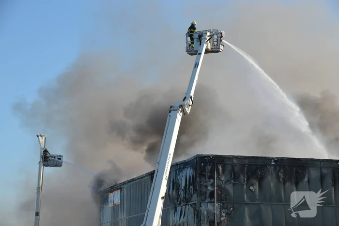 Zeer grote brand in loods