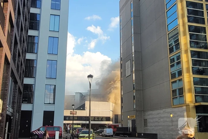 Zeer grote brand in leegstaande loods