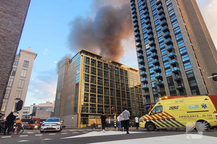 Zeer grote brand in leegstaande loods