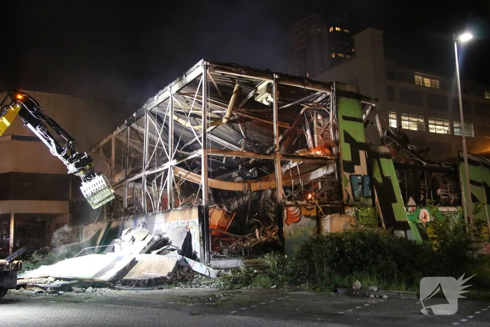 Zeer grote brand in leegstaande loods