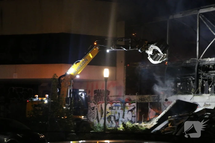 Zeer grote brand in leegstaande loods