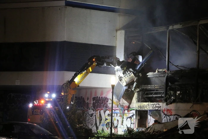 Zeer grote brand in leegstaande loods