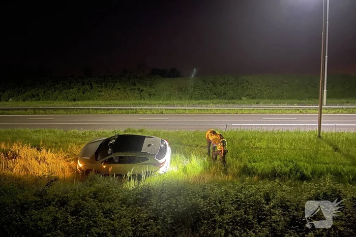 Snelweg afgesloten na ongeval tussen twee auto's