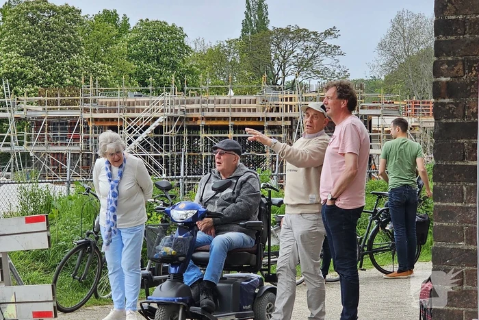 Veel bekijks bij plaatsen dakdelen nieuw station