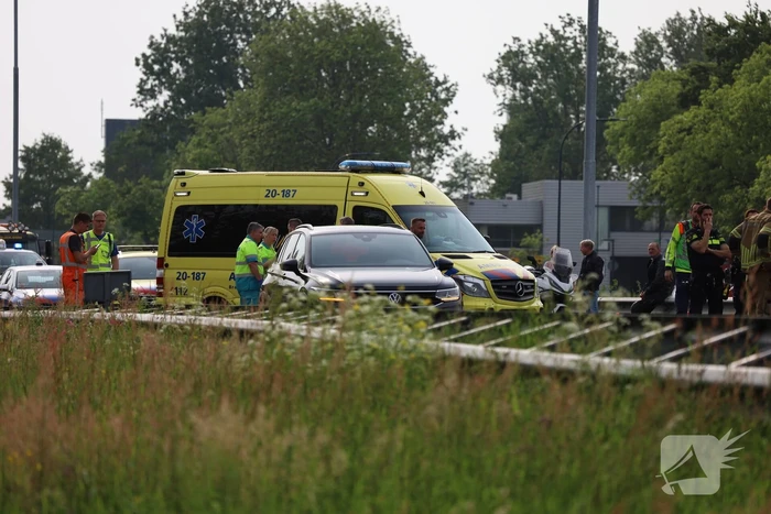 Voetganger aangereden op snelweg, bestuurster rijdt door