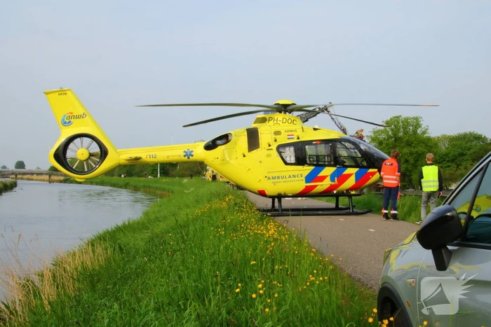Scooterrijder zwaargewond na val van dijk