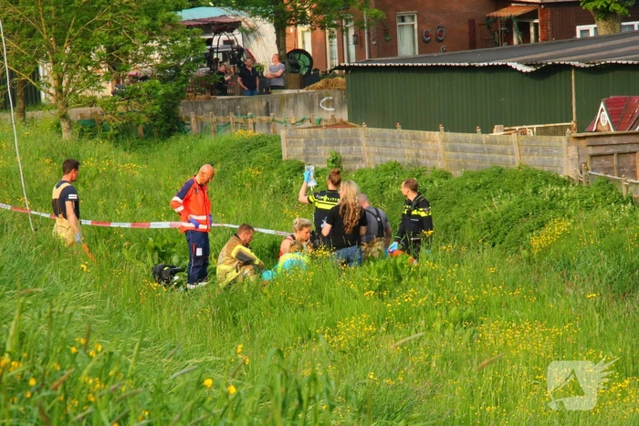 Scooterrijder zwaargewond na val van dijk