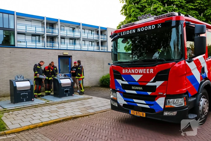 Brandweer haalt sleutelbos uit ondergrondse container