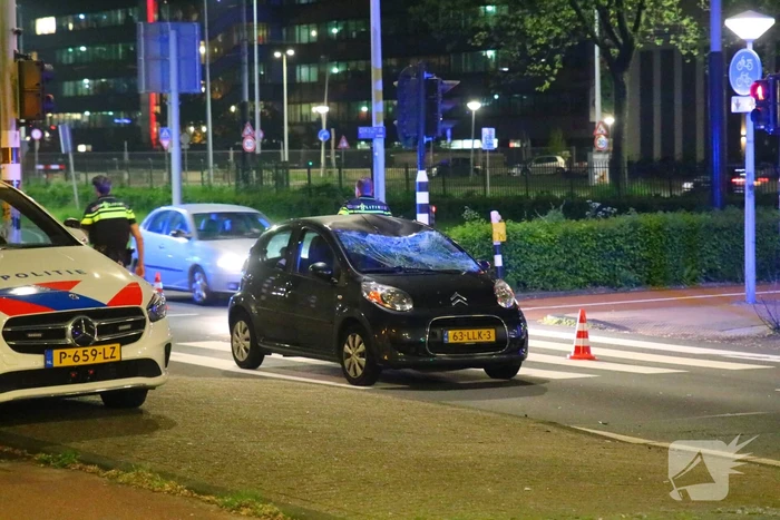 Auto zwaar beschadigd na scheppen fietser