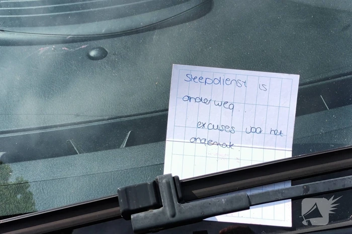 Eenzijdig ongeval resulteert in beschadigde auto