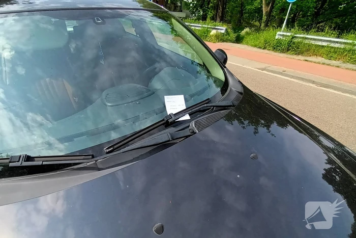 Eenzijdig ongeval resulteert in beschadigde auto