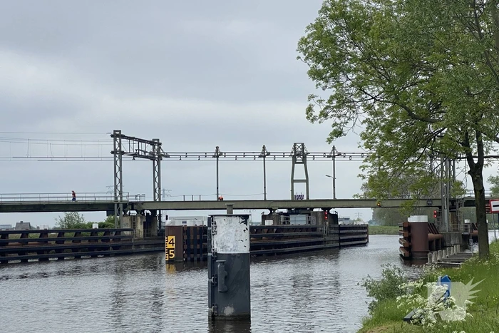 Beschadigde HRMK spoorbrug verstoort treinverkeer